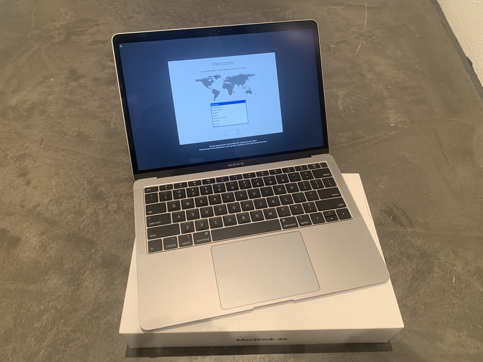 Apple Macbook Air 13 2018 133 Core I5 16ghz 16gb Ram 256gb Ssd Space